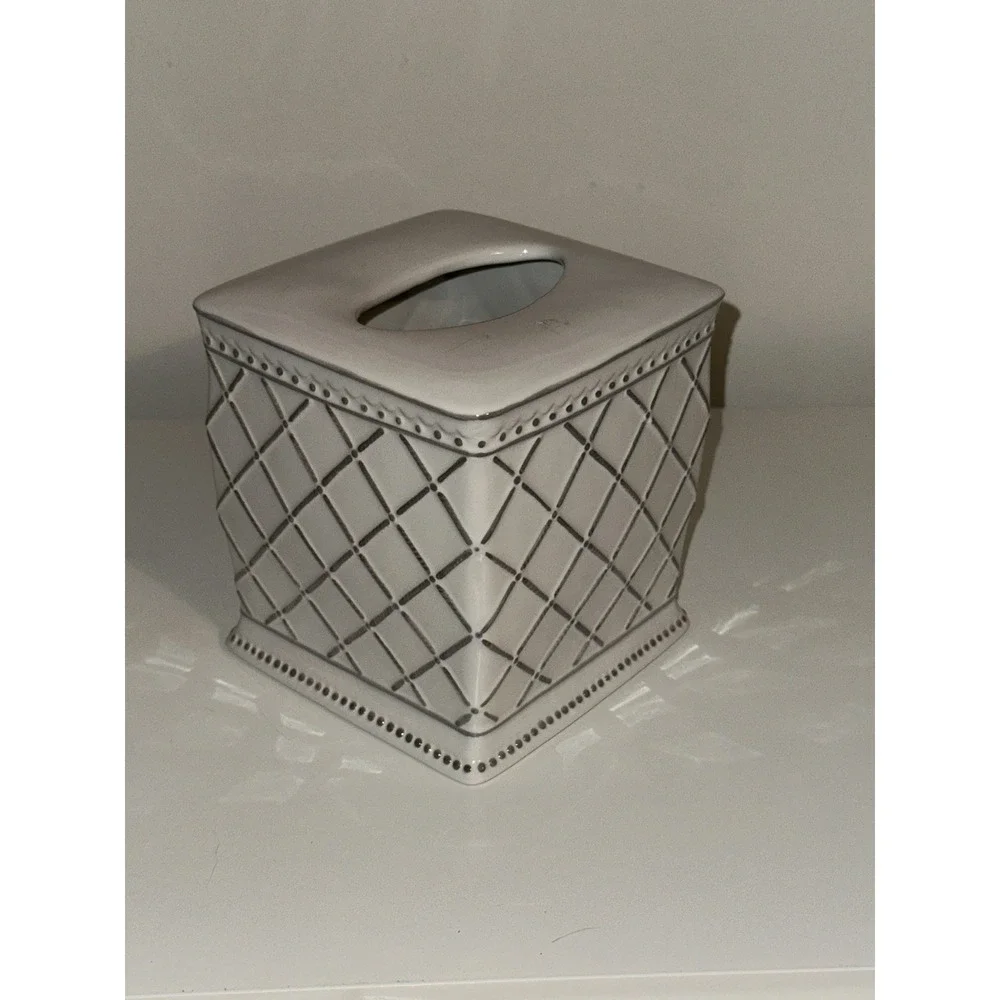 NEW Kassatex Madeleine Bath Accessories Tissue Holder Ceramic White Gray Square